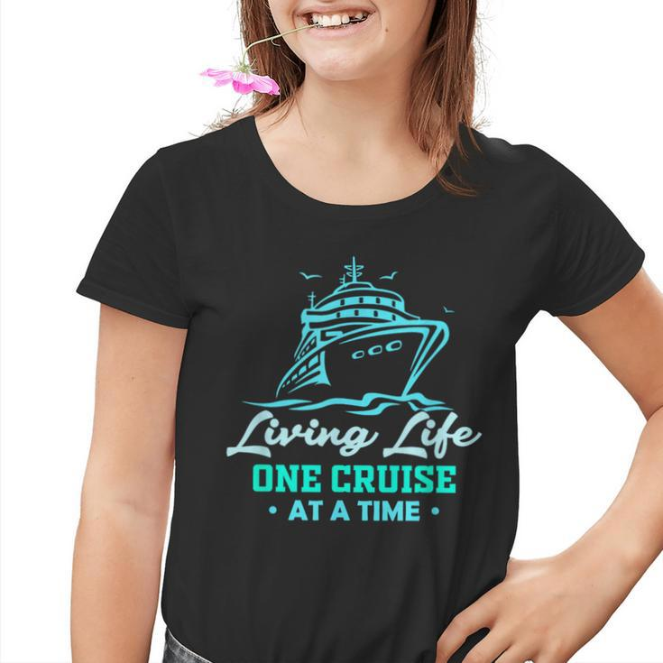 Matching Living Life Eine Kreuzfahrt Nach Der Anderen Lustiges Kreuzfahrtschiff Kinder Tshirt