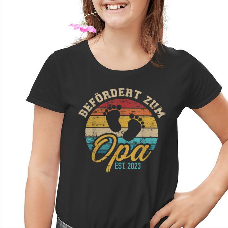 Promoted To Grandpa 2023 Vintage Retro Kinder Tshirt