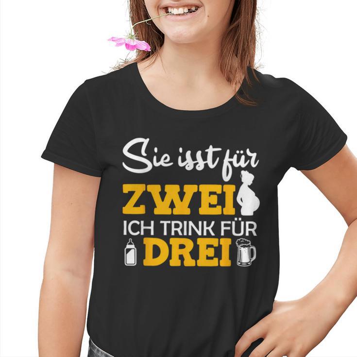 Sie Isst Für 2 Ich Trink Für 3 Werden Vater Papa 2023 Kinder Tshirt