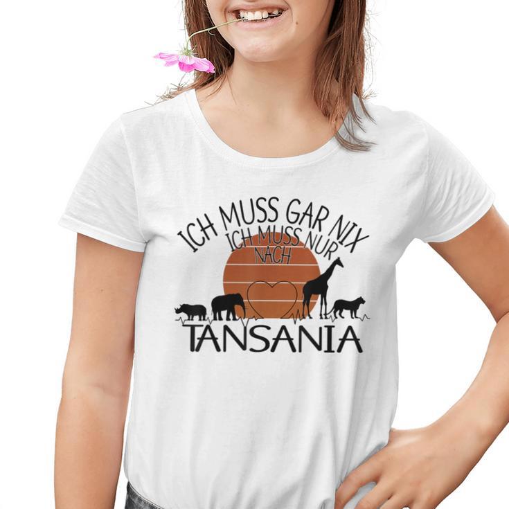 Ich Muss Gar Nix Ich Muss Nur Nach Tanzania Gray Kinder Tshirt