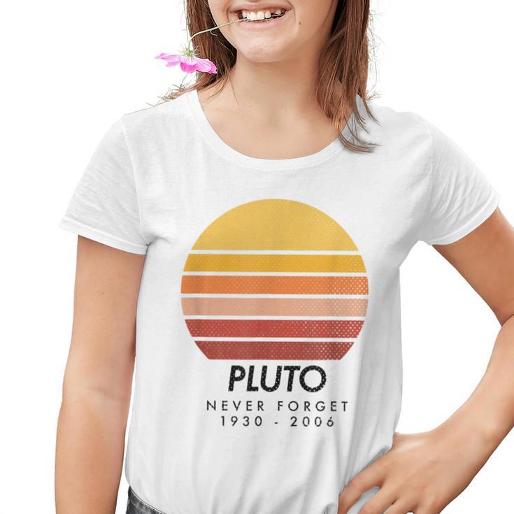 Vintage Never Forget Pluto Retro Astronomy Space Kinder Tshirt