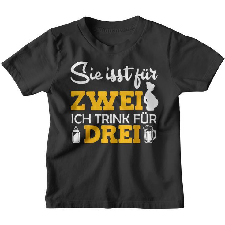 Sie Isst Für 2 Ich Trink Für 3 Werden Vater Papa 2023 Kinder Tshirt