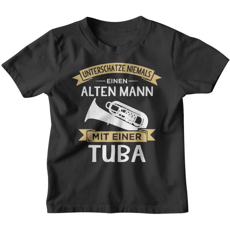 Underschätze Niemal Eine Alten Mann Mit Einer Tuba Kinder Tshirt