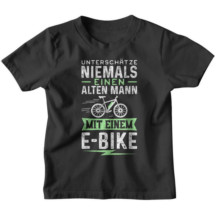 Unterschätze Niemals Einen Alten Mann Mit Ein E-Bike Kinder Tshirt