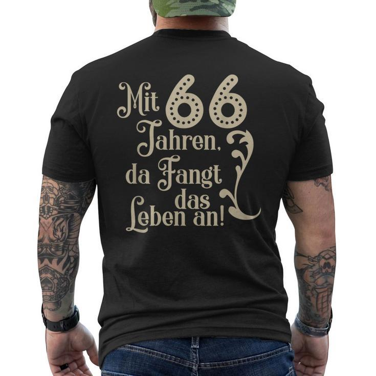 66 Birthday With 66 Years Da Fangt Das Leben An T-Shirt mit Rückendruck