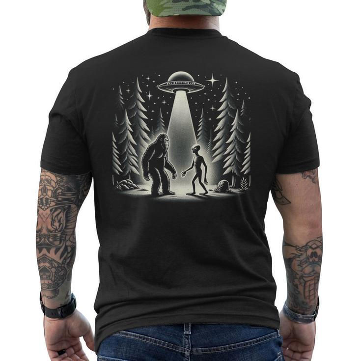 Bigfoot Meets Alien- Alien & Bigfoot Full Moon Sasquatch Ufo Men's T-shirt Back Print
