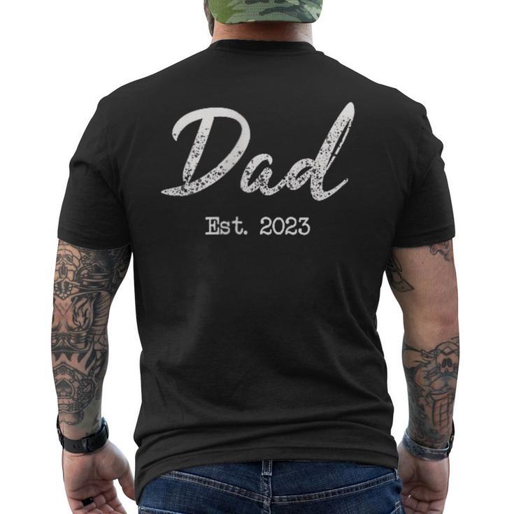 Dad Established 2023 First Time Dad And Father's Day Men's T-shirt Back Print