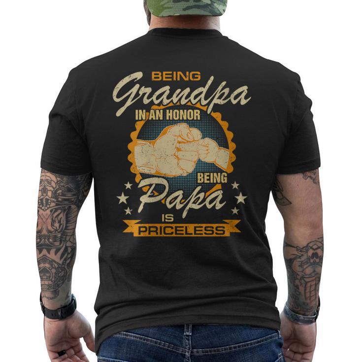 Damen Being Grandpa Is An Honor Being Papa Is Priceless Best Dad Mit-Ausschnitt T-Shirt mit Rückendruck