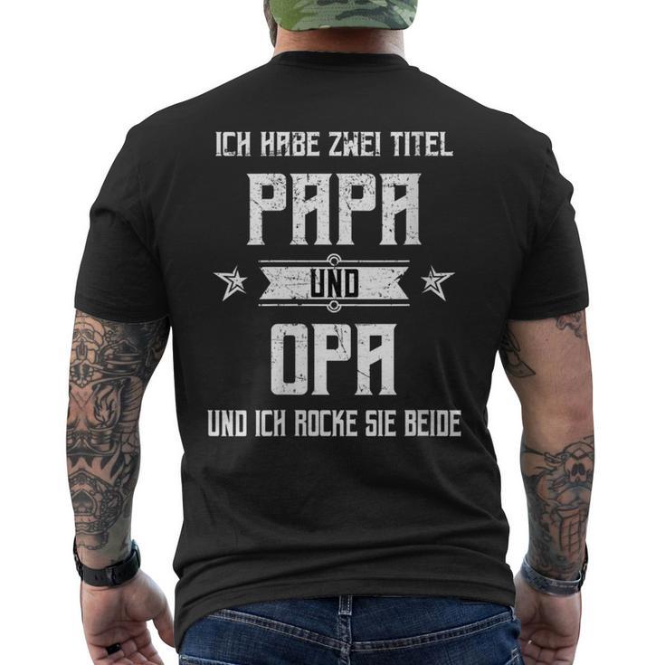 Damen Ich Habe Zwei Titel Papa Und Opa Und Rocke Beide Geschenk Mit-Ausschnitt T-Shirt mit Rückendruck