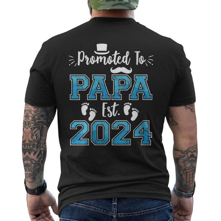 Damen New Dad Promoted To Papa Est 2024 Schwangerschaftsankündigung Mit-Ausschnitt T-Shirt mit Rückendruck