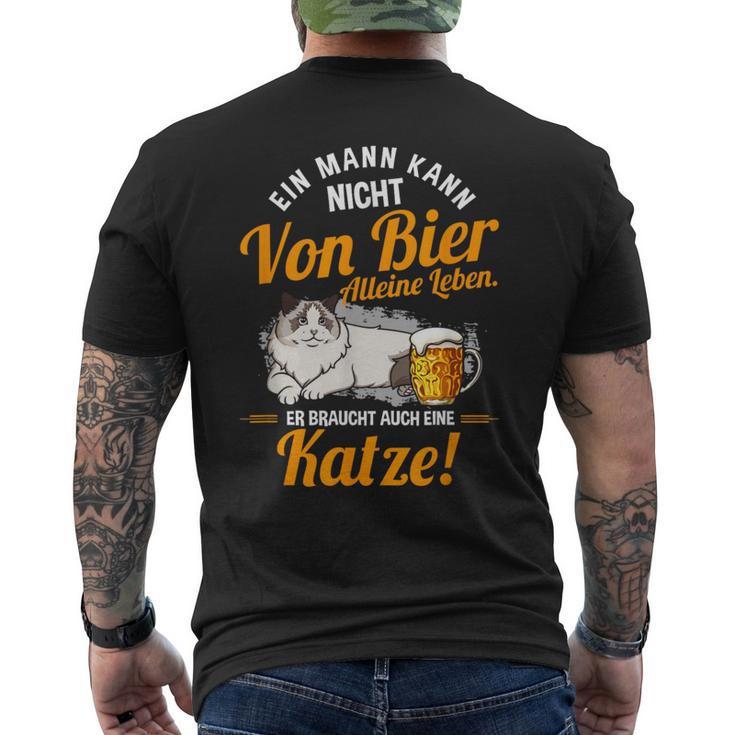 Ein Mann Kann Nichton Bier Alleine Leben Ein Mann Kann Nichton Bier T-Shirt mit Rückendruck