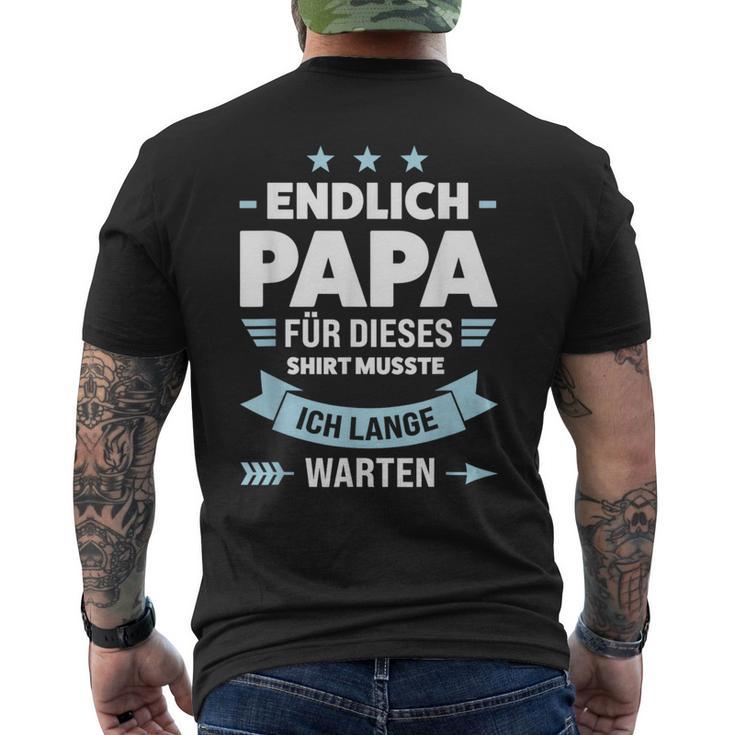 Endlich Papa Familie S T-Shirt mit Rückendruck