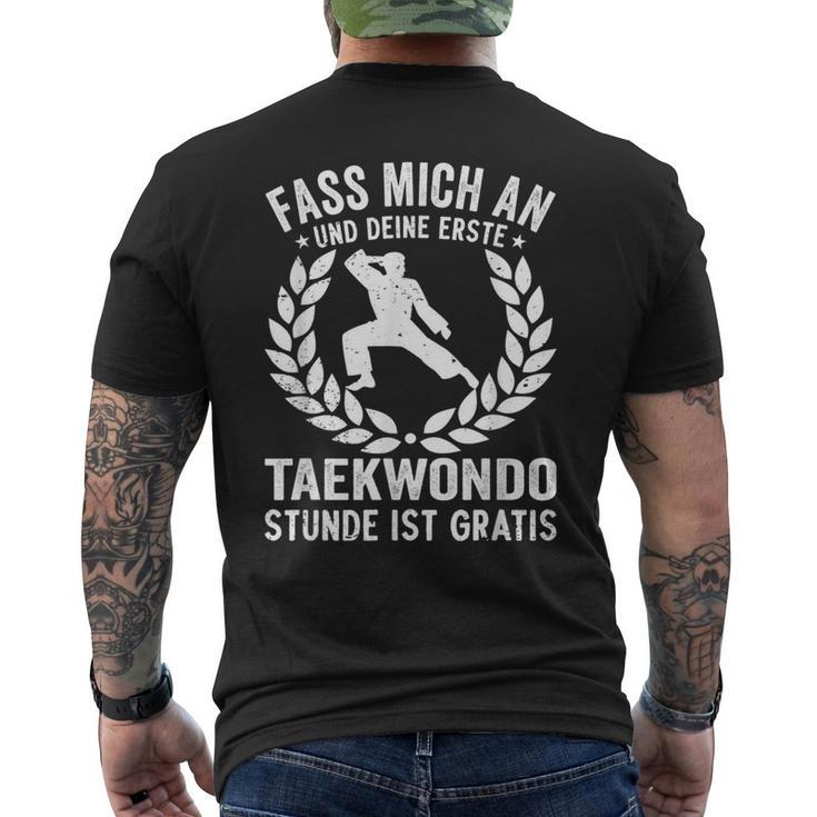 Fass Mich An Und Dein Erste Taekwondo Stunde Ist Kostenlose T-Shirt mit Rückendruck