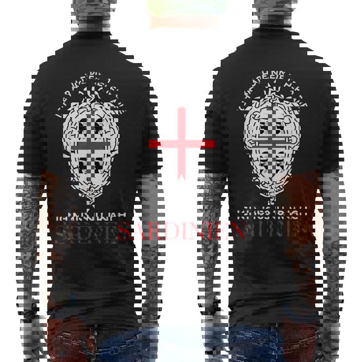 Ich Brauche Keine Therapie Ich Muss Nur Nach Sardinien T-Shirt mit Rückendruck
