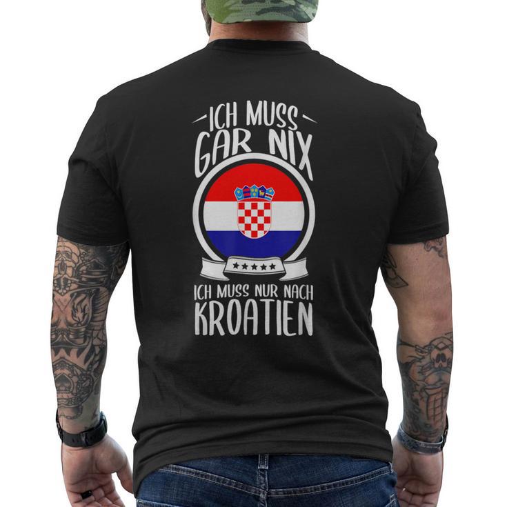 Ich Muss Gar Nix Ich Muss Nur Nach Kroatien Urlaub Croatian T-Shirt mit Rückendruck