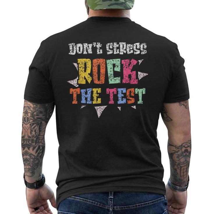 Kein Stress Rock The Test Prüfung Prüfungen Lehrer Testtag T-Shirt mit Rückendruck