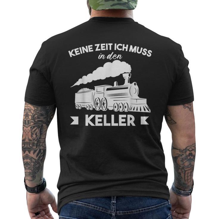 Modellbahn Ich Muss In Keller T-Shirt mit Rückendruck