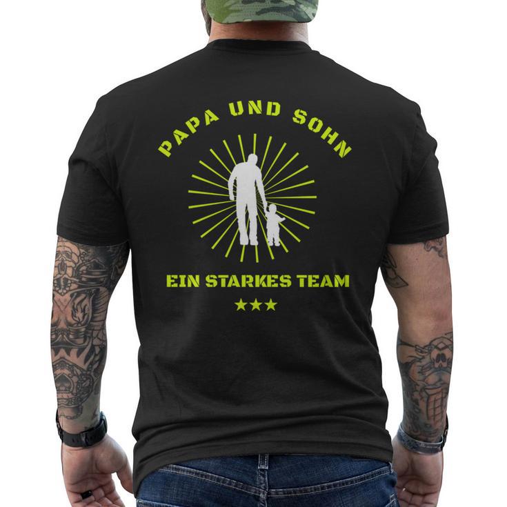 Papa & Sohn Ein Starkes Team Partnerlook Für Beide T-Shirt mit Rückendruck