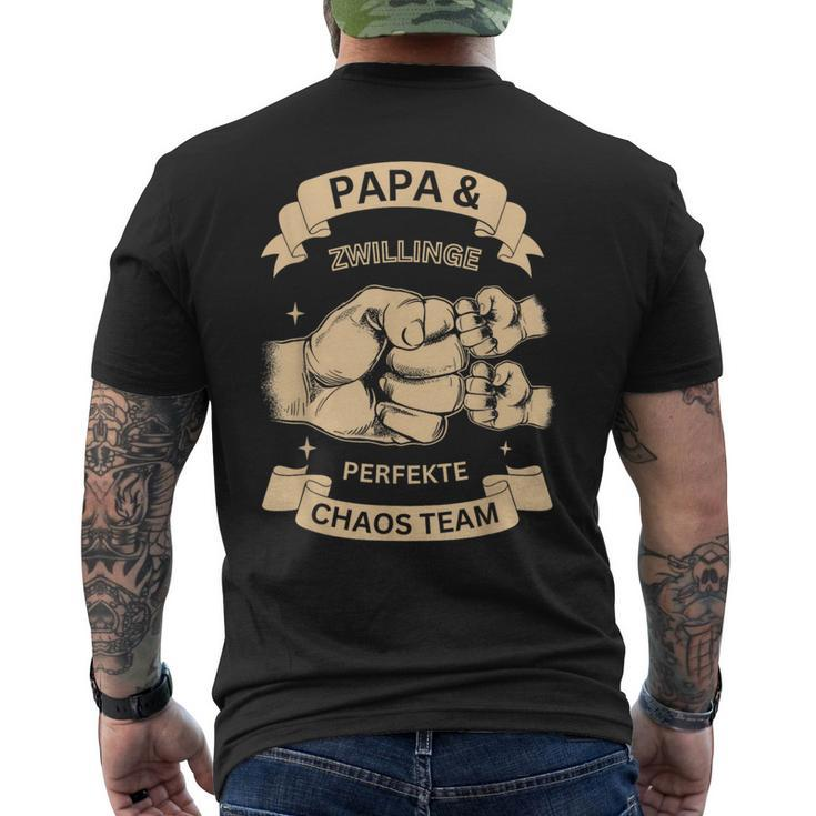 Papa & Zwillinge Perfekte Chaos Teamatertag Männertag T-Shirt mit Rückendruck