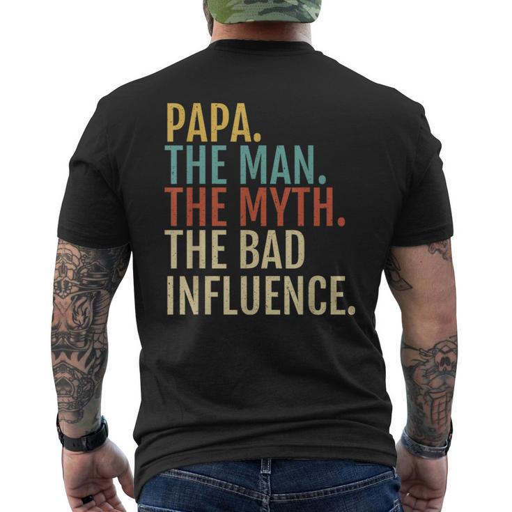 Papa-Der Mann-Mythos Schlechter Einfluenz T-Shirt mit Rückendruck