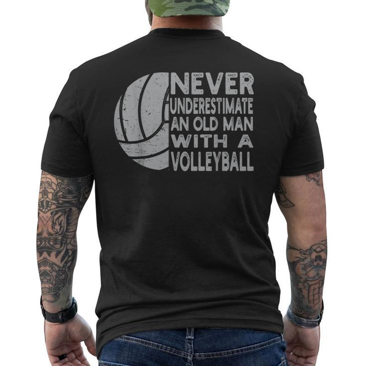 Never Underestimate An Old Man With Volleyball Coach Grandpa Men's T-shirt Back Print