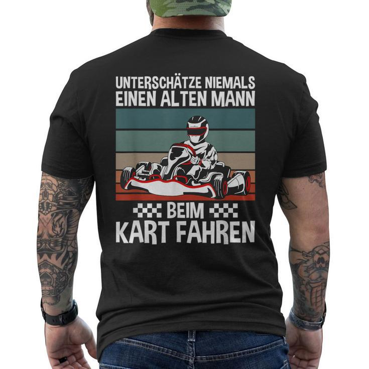 Underschatz Nie Eine Alten Mann Beim Kart Fahren Gokart T-Shirt mit Rückendruck