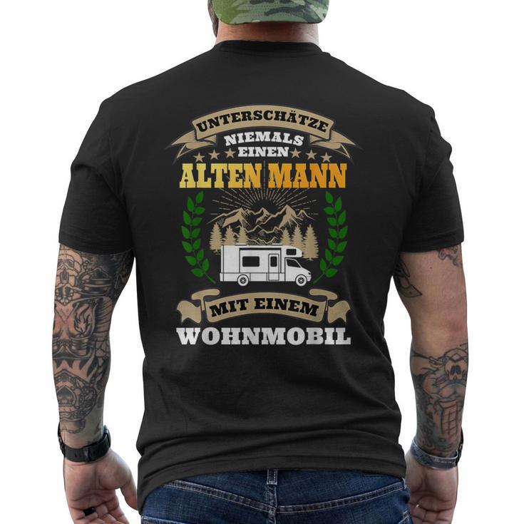 Unterschätze Niemals Alter Mann Mit Wohnmobil T-Shirt mit Rückendruck