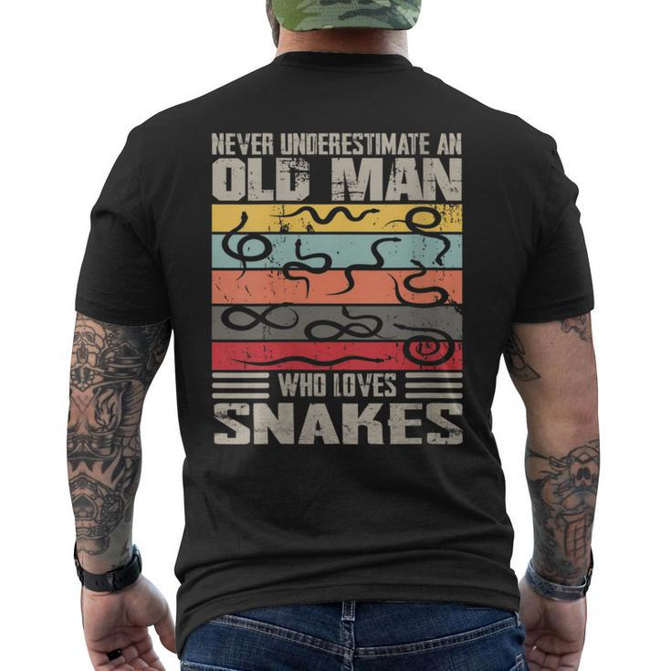 Vintage Never Underestimate An Old Man Who Loves Snakes Cute Men's T-shirt Back Print