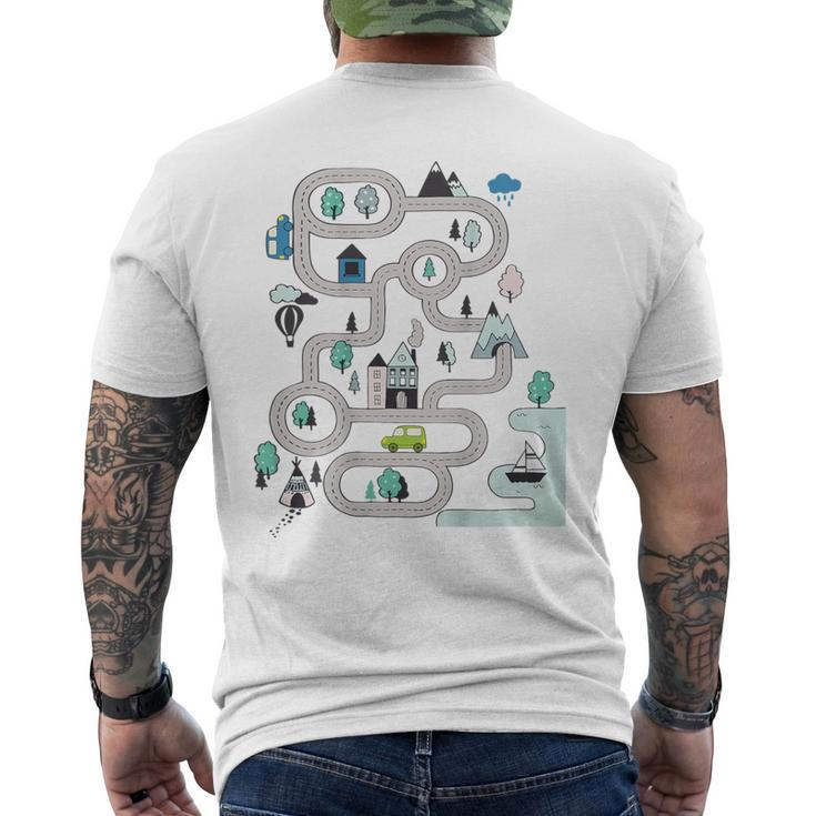 Coole Spielmatte Autorennbahn Auf Rückseite Süßes Kleinkind T-Shirt mit Rückendruck