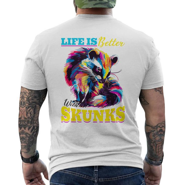 Lustiges Stinktier Leben Ist Besser Mit Stinktieren T-Shirt mit Rückendruck