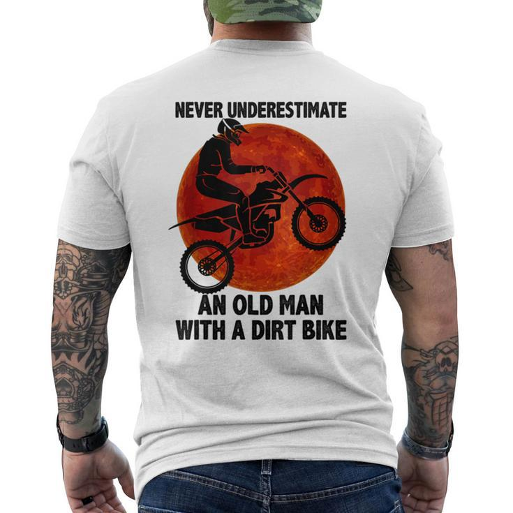 Retro Sunset Never Underestimate An Old Man With A Dirt Bike Men's T-shirt Back Print