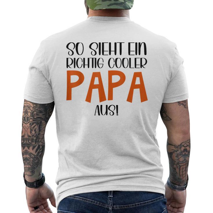 So Sieht Ein Richtig Cooler Papa Aus Father's Dayatertag T-Shirt mit Rückendruck