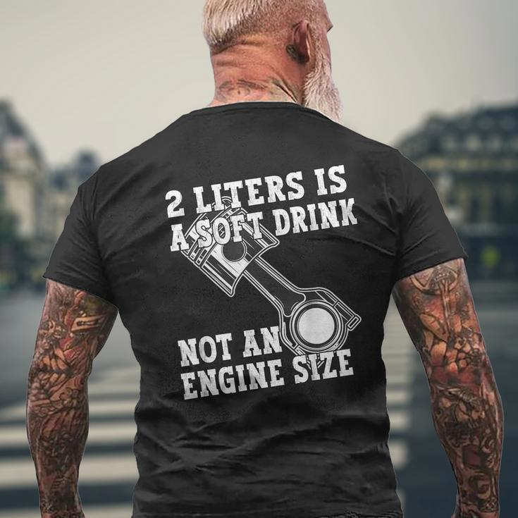 2 Liters Is A Soft Drink Not An Engine Size T-Shirt mit Rückendruck Geschenke für alte Männer