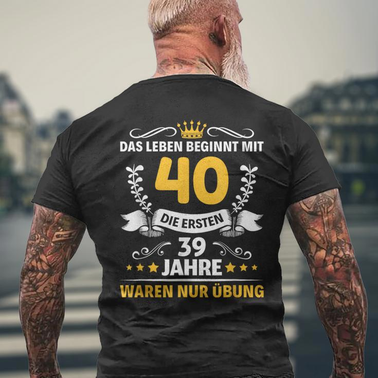 With 40 Mann Frau Endlich 40Th Birthday German Language S T-Shirt mit Rückendruck Geschenke für alte Männer