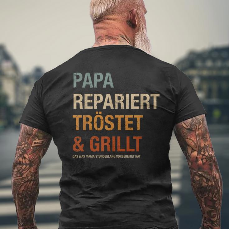 Bbq Papa Repariert Komöstet Und Grillt For Dad T-Shirt mit Rückendruck Geschenke für alte Männer