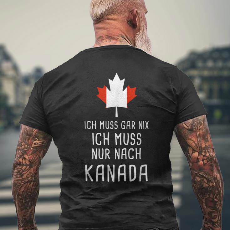 Canada Fan Ich Muss Gar Nix Ich Muss Nur Nach Kanada T-Shirt mit Rückendruck Geschenke für alte Männer