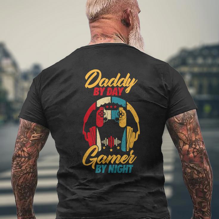 Daddy By Day Gamer Bei Nacht Lustige Papa Witze Gamingintage T-Shirt mit Rückendruck Geschenke für alte Männer