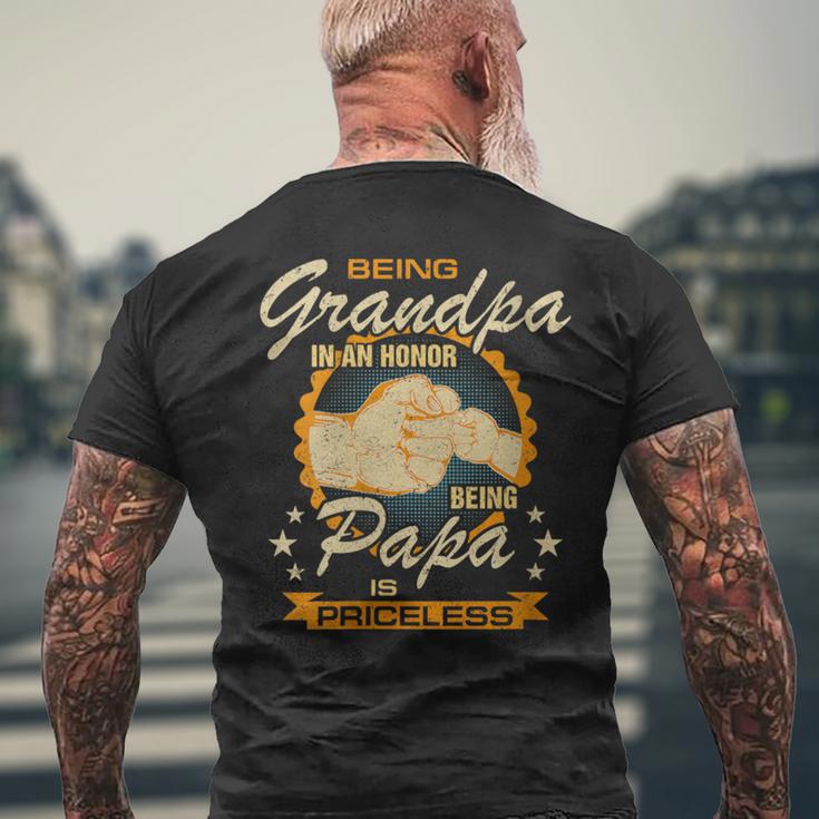 Damen Being Grandpa Is An Honor Being Papa Is Priceless Best Dad Mit-Ausschnitt T-Shirt mit Rückendruck Geschenke für alte Männer