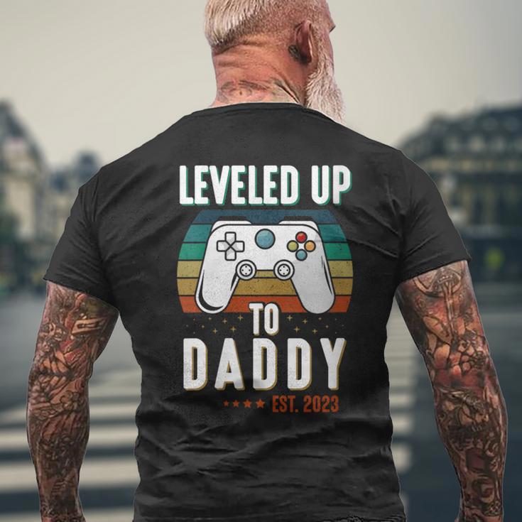 Damen Level Up To Daddy 2023 Werdender Gaming Papa Mit-Ausschnitt T-Shirt mit Rückendruck Geschenke für alte Männer