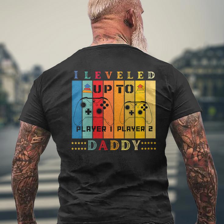 Damen I Leveld Up To Daddy Lustiger Neuerater Der Bald Papa Wird Mit-Ausschnitt T-Shirt mit Rückendruck Geschenke für alte Männer