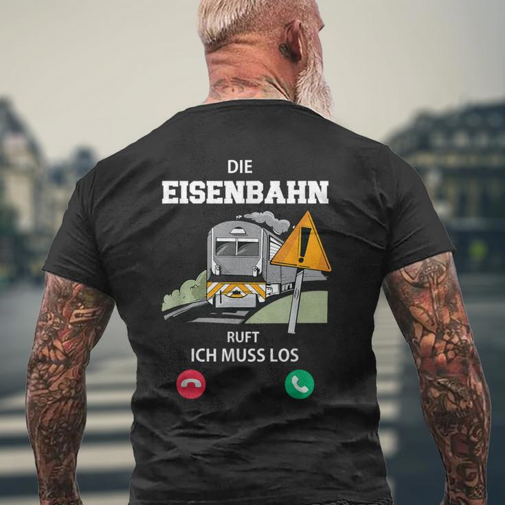 Die Eisenbahn Ruft Und Ich Muss Los Lokführer Triebfahrzeug T-Shirt mit Rückendruck Geschenke für alte Männer