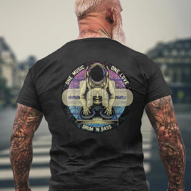 Drum And Bass Fan Item Dj Astronaut Version T-Shirt mit Rückendruck Geschenke für alte Männer