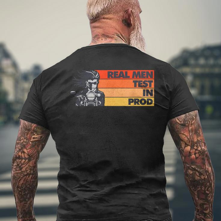 Echte Männer Testen In Produktion Prod Dev Qa Engineering T-Shirt mit Rückendruck Geschenke für alte Männer