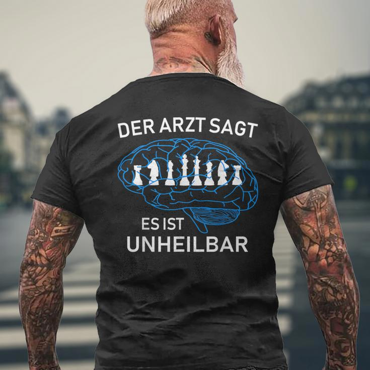 Chess Player Der Arzt Sagt Es Ist Unheilbar German Language T-Shirt mit Rückendruck Geschenke für alte Männer