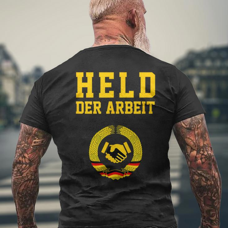 Held Der Arbeit Mit Handschlag Ddr Symbol T-Shirt mit Rückendruck Geschenke für alte Männer
