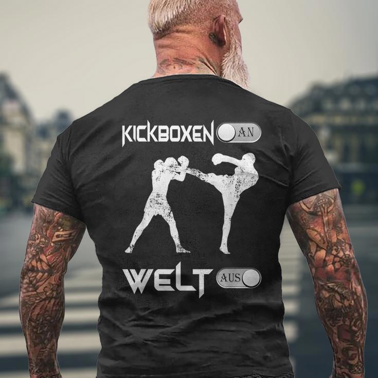 Kickboxing An Welt Aus Martial Arts Kickboxing S T-Shirt mit Rückendruck Geschenke für alte Männer