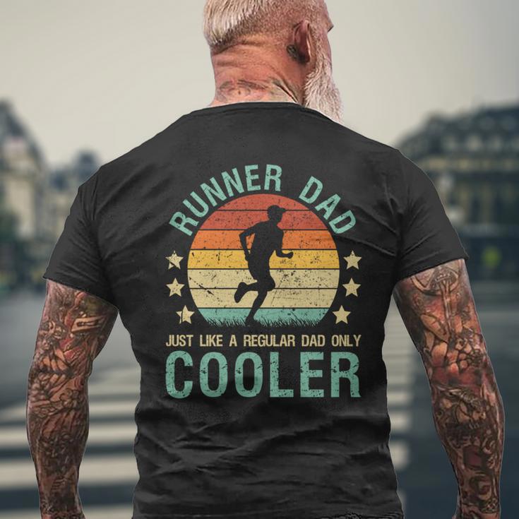 Läufer Papa Lustig Marathon Läufer Joggeratertag T-Shirt mit Rückendruck Geschenke für alte Männer