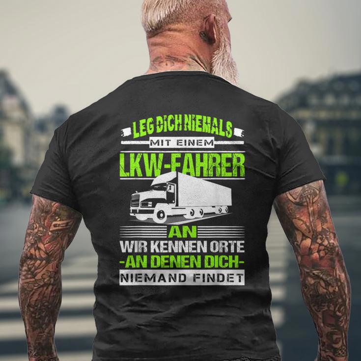 Leg Dich Niemal Mit A Lorry Driver An Fernfahrer Trucker T-Shirt mit Rückendruck Geschenke für alte Männer