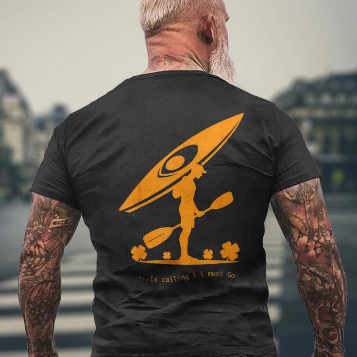 Lustiges Kajak Is Calling I Must Go Paddeln Für Papa T-Shirt mit Rückendruck Geschenke für alte Männer