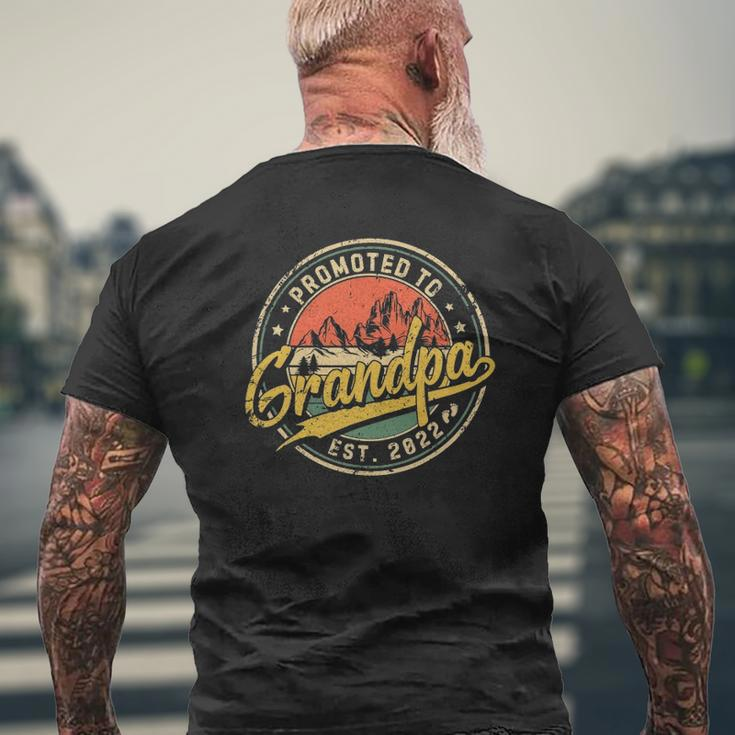 Mens Promoted To Grandpa Est 2022 Retro New Grandpa First Grandpa Mens Back Print T-shirt Gifts for Old Men